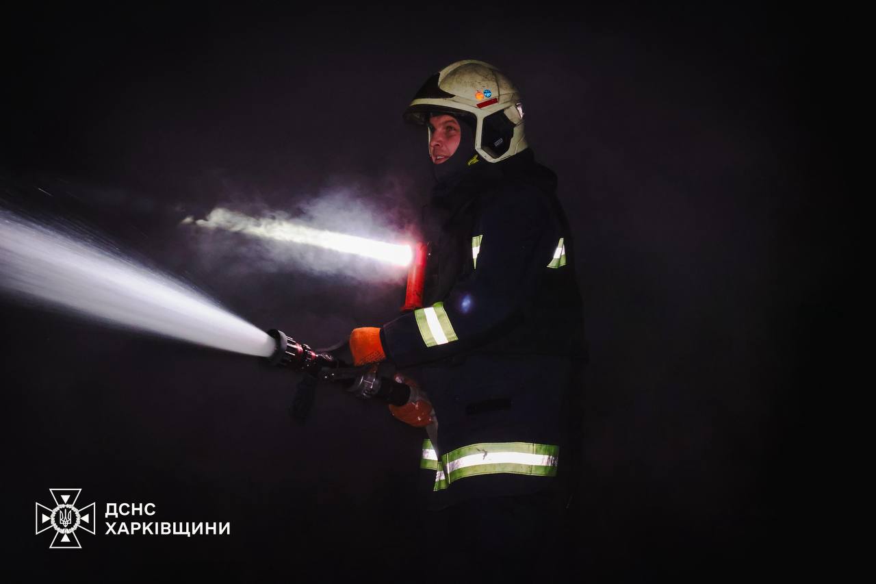 У Харкові рятувальники ліквідували пожежу, спричинену ударами БпЛА